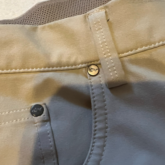 Mens Greg Norman Relaxed Fit khaki Golf Pants size W36x32L - Picture 8 of 9